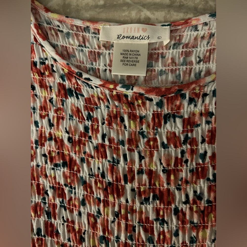 Urban Romantics size large, multicolored blouse with short sleeves